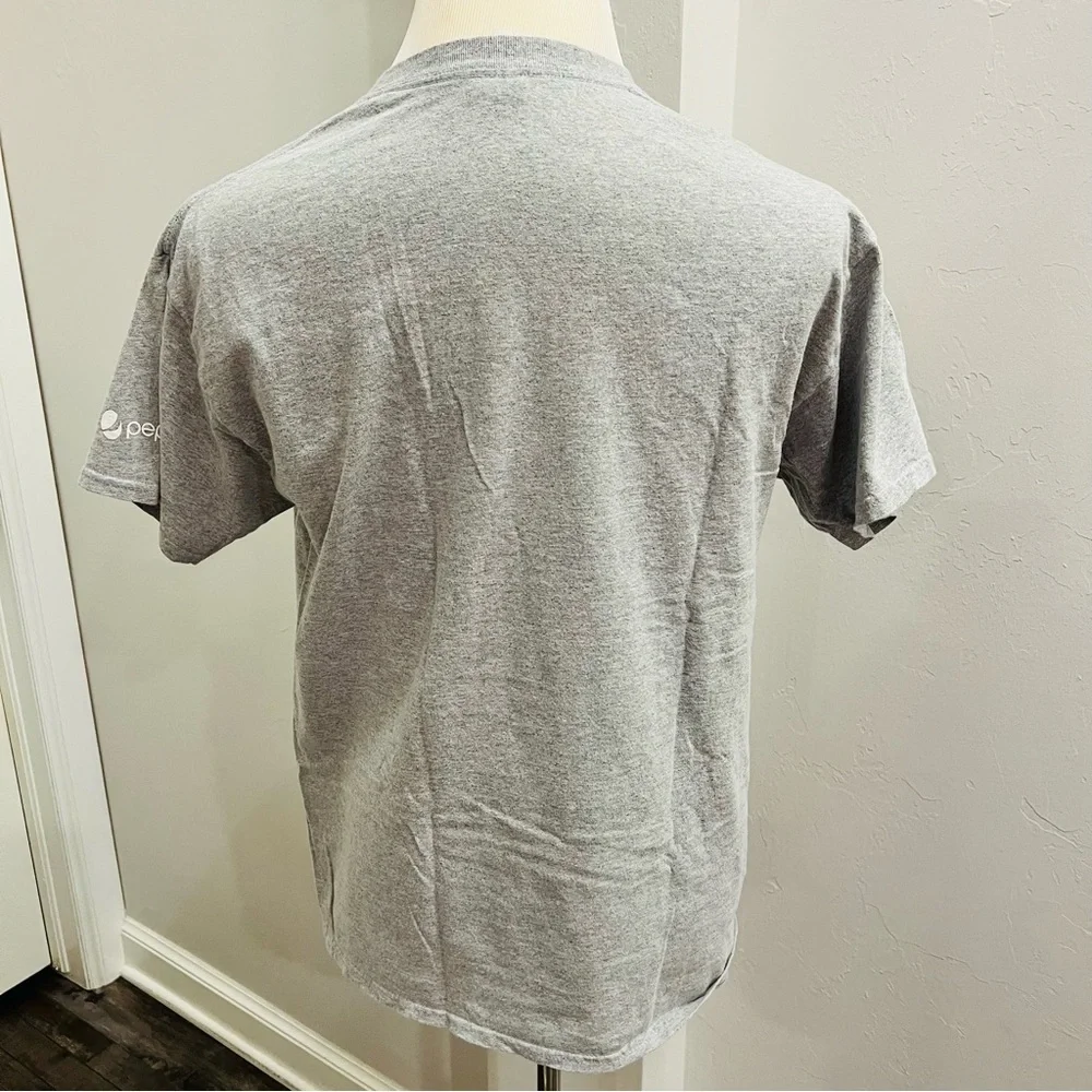 Gildan Gray Tee with Yellow Marquette Team Graphic - Picture 4 of 5